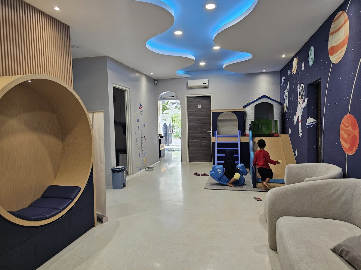 Dentaland Clinic Kertajaya - dental clinic in Surabaya, Indonesia