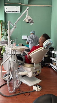 DX Dental Aesthetic Clinic (Dokter Gigi Spesialis Surabaya) - MERR