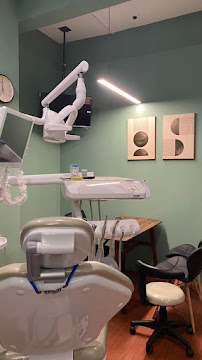 DX Dental Aesthetic Clinic (Dokter Gigi Spesialis Surabaya) - MERR