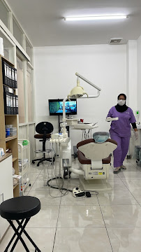 Praktek Dokter Gigi Roy Tamara (Sofine Dental Dukuh Kupang)