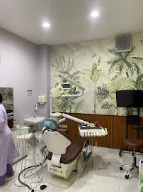 Praktek Dokter Gigi Roy Tamara (Sofine Dental Dukuh Kupang)
