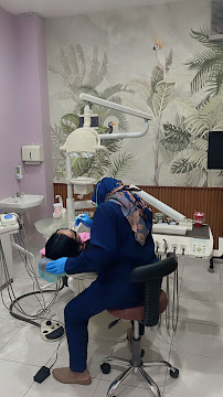 Praktek Dokter Gigi Roy Tamara (Sofine Dental Dukuh Kupang)