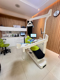 Ezmo Dental Aesthetic Clinic - WEST