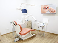 A.M Dental Care Surabaya (drg Arif Abdul Gani, Sp.KG)