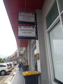 Praktik Dokter Gigi (Drg Dinni & Drg Rangga) / DR Dental Care