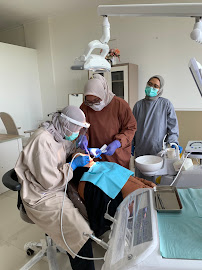 Praktik Dokter Gigi (Drg Dinni & Drg Rangga) / DR Dental Care