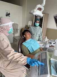 Praktik Dokter Gigi (Drg Dinni & Drg Rangga) / DR Dental Care