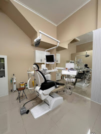 Praktik Dokter Gigi (Drg Dinni & Drg Rangga) / DR Dental Care