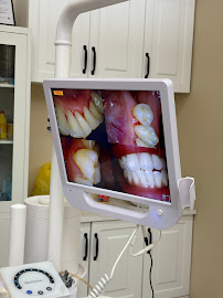 Praktik Dokter Gigi (Drg Dinni & Drg Rangga) / DR Dental Care