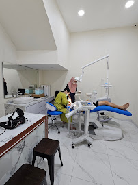 Jade Dental Expert (drg Darius P Ongko,Sp. Perio & drg Christinawaty Sutan Sp.Ort) Praktek Dokter Gigi Spesialis Medan