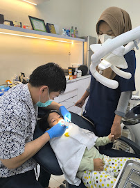 Jade Dental Expert (drg Darius P Ongko,Sp. Perio & drg Christinawaty Sutan Sp.Ort) Praktek Dokter Gigi Spesialis Medan