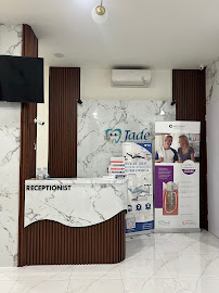 Jade Dental Expert (drg Darius P Ongko,Sp. Perio & drg Christinawaty Sutan Sp.Ort) Praktek Dokter Gigi Spesialis Medan