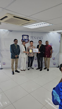 Lotus Dental Art Medan - Praktek Dokter Gigi Spesialis - drg Darius Sp.Perio, drg Felix Sp.Pros, drg Christinawaty Sp.Ort