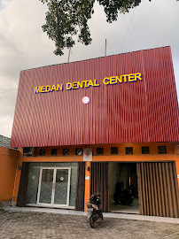 Dokter Gigi Ngumban Surbakti (Part of Medan Dental Center)