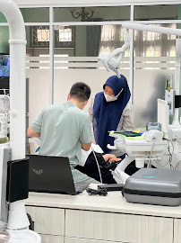 Dr. SMILE Dental Care (Praktik drg. Fajarini, Sp. Ort & drg. Kristanto) - Praktek Dokter Gigi
