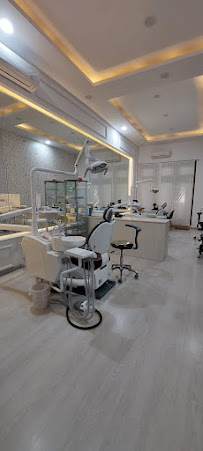 Dr. SMILE Dental Care (Praktik drg. Fajarini, Sp. Ort & drg. Kristanto) - Praktek Dokter Gigi