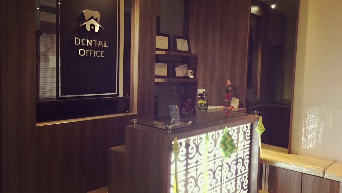 Dental Office by drg. Peiter Gozali, Sp.BMMF - dental clinic in Medan, Indonesia