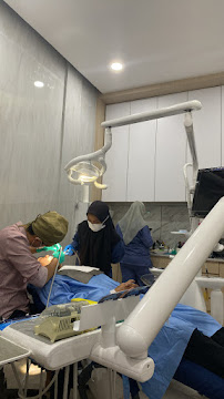 Van Dental Solution VDS- Dokter Gigi Medan (drg. Vandersun Lestari, Sp.Perio & drg. Sherly Tjandra)
