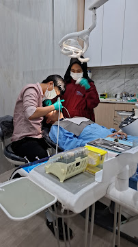 Van Dental Solution VDS- Dokter Gigi Medan (drg. Vandersun Lestari, Sp.Perio & drg. Sherly Tjandra)