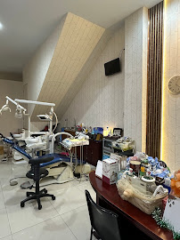 Dokter Gigi Spesialis Chandra Susanto & Jennifer Xavier Ongko (Klinik Gigi Spesialis Periodonsia, Ortodonsia dan Bedah Mulut)