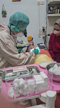 The Conelly's Dental Republic Karya