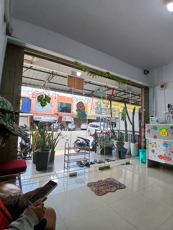 Kurnia Dental Care - drg. Devilia Kurnia (KDC Batam) - dental clinic in Batam, Indonesia