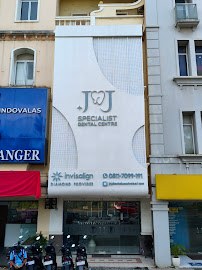 JNJ Specialist Dental Centre | Batam, Mahkota Raya | Klinik Gigi Dental Implant, Invisalign, dan Aesthetic Dentistry