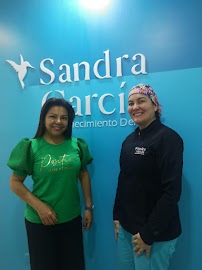 DRA. SANDRA GARCÍA - REJUVENECIMIENTO DENTAL ®️ - Rehabilitación Biomimética - Diseño de Sonrisa - Implantología
