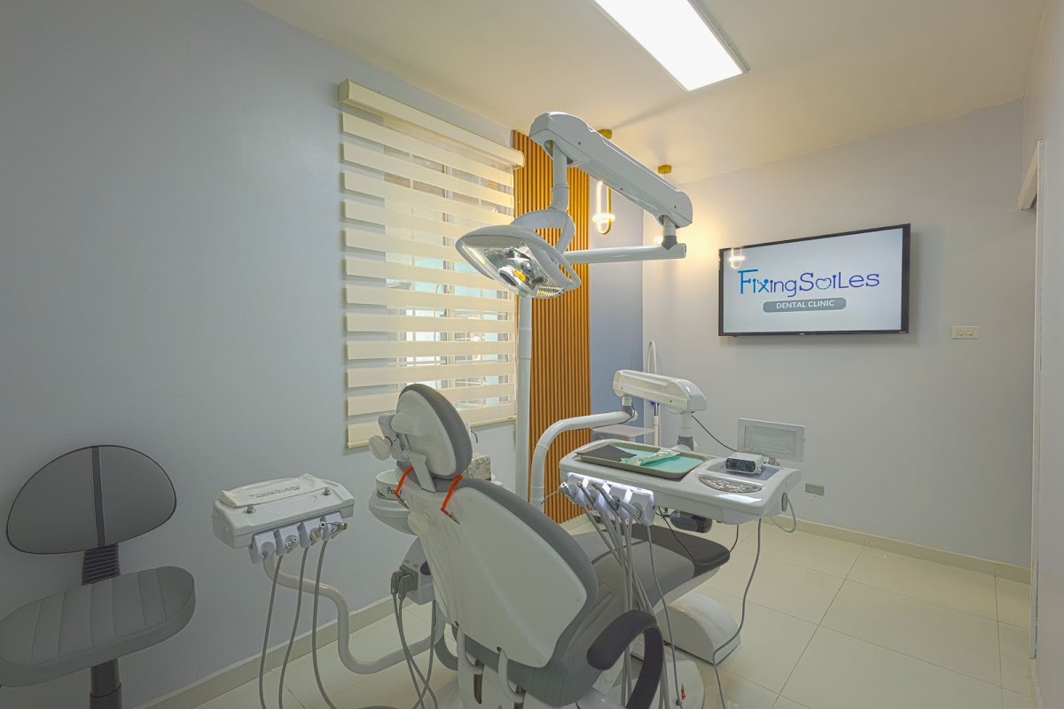 Fixing Smiles - dental clinic in Los Algodones