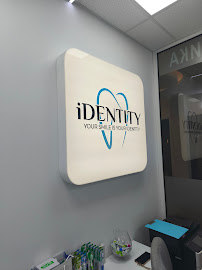 Дентална клиника iDENTITY – д-р Ивелина Банчева - Алайнери Invisalign, брекети и ортодонт във Варна