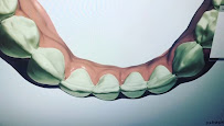 Dr Carlos Lapeira Dental Studio