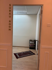 Klinik Pergigian Dental House (Veneer, Implants, Aligner, Braces, Crown, Teeth Whitening, Denture, MOS & Kids Friendly)