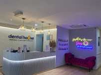 Klinik Pergigian Dental House (Veneer, Implants, Aligner, Braces, Crown, Teeth Whitening, Denture, MOS & Kids Friendly)