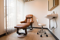 The Ivory Dental Clinic ( คลินิกทันตกรรม ดิไอวรี่ ) ศูนย์รากฟันเทียม วีเนียร์ จัดฟันใส ครอบฟัน ฟันปลอม
