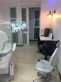 The Ivory Dental Clinic ( คลินิกทันตกรรม ดิไอวรี่ ) ศูนย์รากฟันเทียม วีเนียร์ จัดฟันใส ครอบฟัน ฟันปลอม