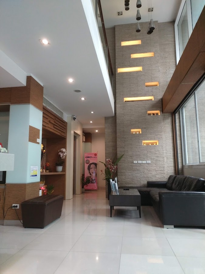Asok Montri Dental Clinic dental clinic in Bangkok