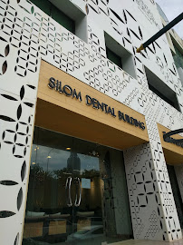 Silom Dental Building in Bangkok