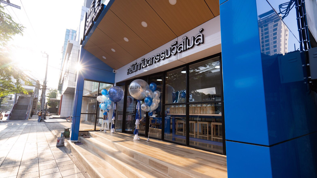 We Smile Dental Clinic Wongwianyai dental clinic in Bangkok