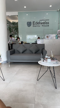 Edelweiss Dental House Vibhavadi Head Office เอเดลไวซ์ เดนทัลเฮ้าส์ ศูนย์ทันตกรรมครบวงจรโดยทีมอาจารย์ทันตแพทย์ผู้เชี่ยวชาญ