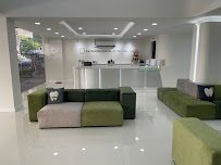 Chidlom Dental Clinic ชิดลม เดนทัล คลินิก รากฟันเทียม วีเนียร์ จัดฟัน invisalign