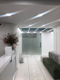 Chidlom Dental Clinic ชิดลม เดนทัล คลินิก รากฟันเทียม วีเนียร์ จัดฟัน invisalign