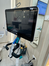 Smile Crafters Dental Clinic - คลินิกทันตกรรมสไมล์ คราฟเตอร์ส ตึก Spring Tower ราชเทวี