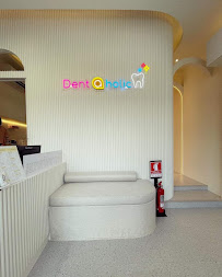 DAH-Dentaholic Dental Clinic (คลินิกทันตกรรมเด๊นท์อะฮอลิค)