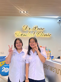 Dr. Prae Dental Clinic คลินิกทันตกรรมด็อกเตอร์แพร ทำฟัน-จัดฟัน Invisalign-รากเทียม-Veneer BTS Siam (สยาม)