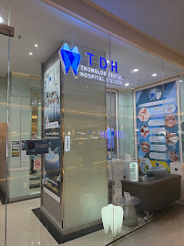 TDH Dental (ไอคอนสยาม) จัดฟันใส Invisalign | Brava | Veneer | รากเทียม | ฟอกสีฟัน Zoom