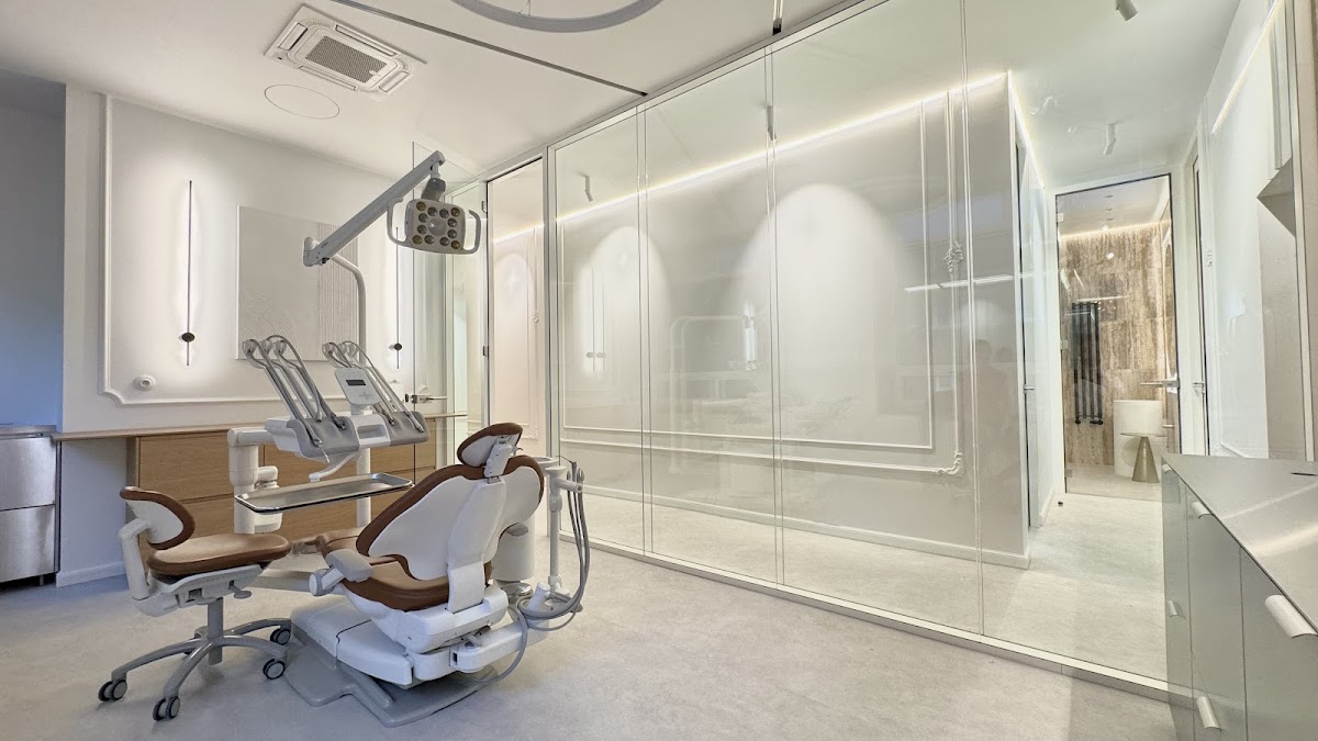 SYDENT x Michaela Kalaj - dental clinic in Bratislava, Slovakia