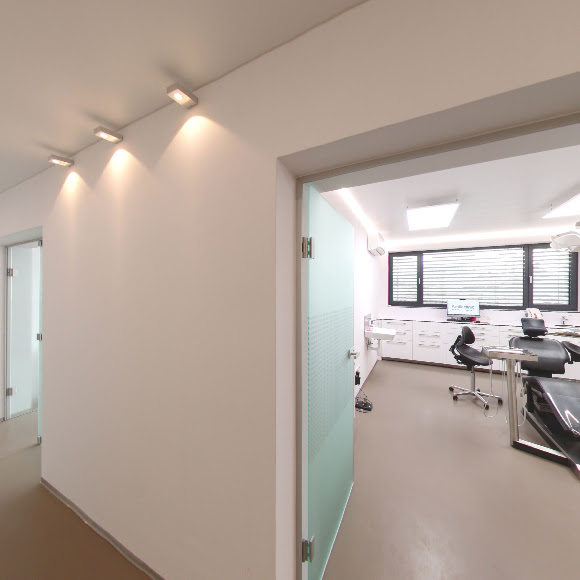 Večné Zuby - Smile Clinic Piešťany | Špecialisti na zubné implantáty