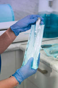 რემეა სტომატოლოგიური კლინიკა • REMEA Dental Clinic