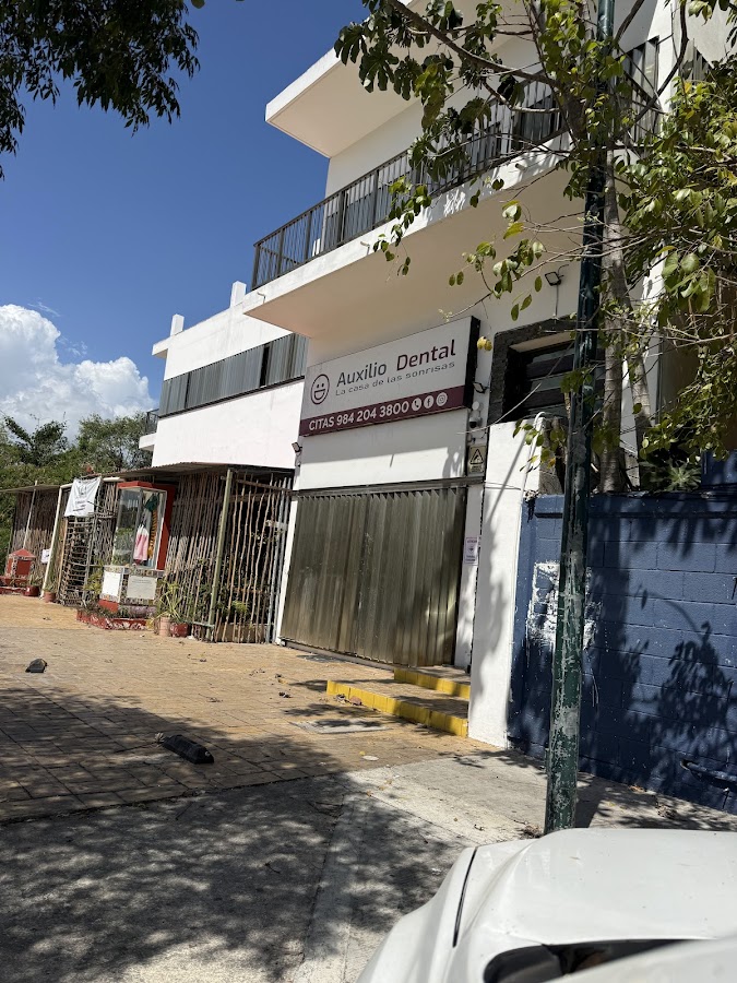 Auxilio Dental Playa dental clinic in Playa Del Carmen