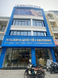 NHA KHOA QUỐC TẾ 5BROTHERS | Trồng Răng Implant Uy Tín Sài Gòn | Răng Sứ Uy Tín Sài Gòn